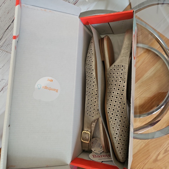 NWT Baretraps Rive Sling Back Flats Size 9M - Picture 16 of 17